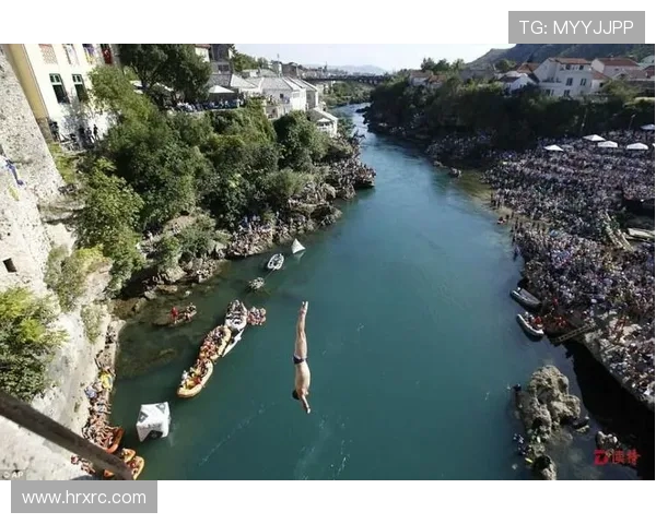从惊心动魄到优雅入水探寻跳水运动背后的力量与艺术 从惊心动魄到优雅入水探寻跳水运动背后的力量与艺术