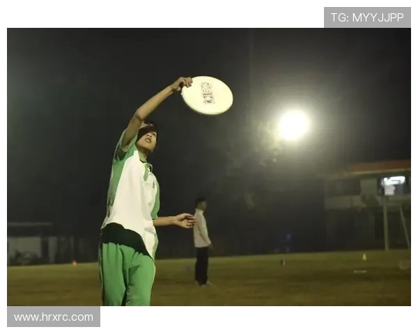 飞盘战术解析：武汉飞盘队如何利用边路渗透创造进攻机会