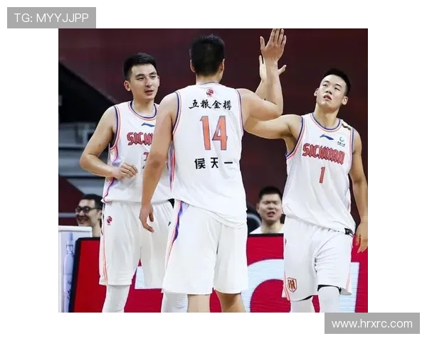 CBA季前赛青岛队对阵同曦队精彩对决引发球迷热议